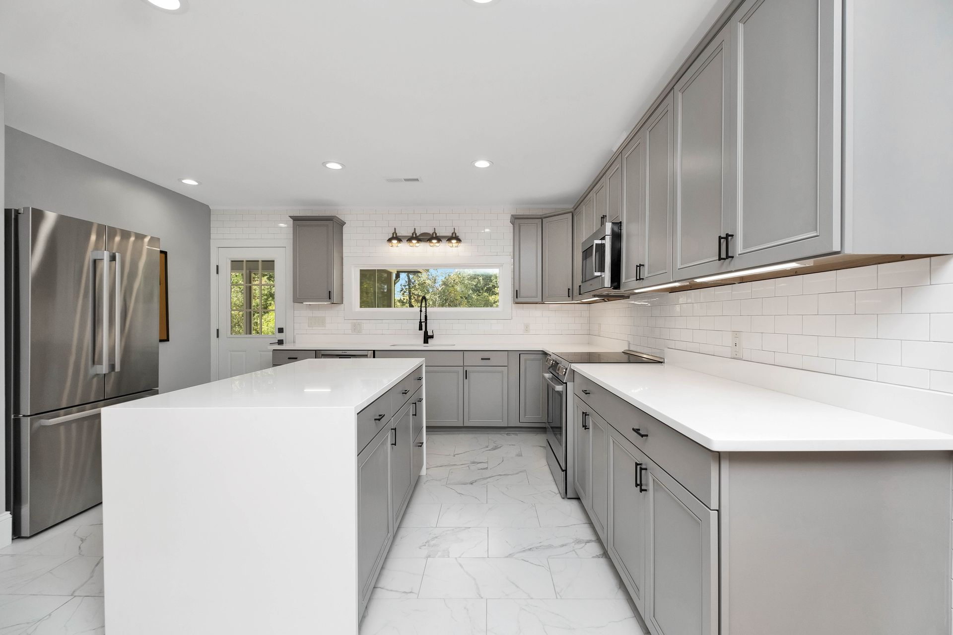 blog-post-header-imageExpert Kitchen Remodeling Tips: Design a Stunning and Functional Kitchen
